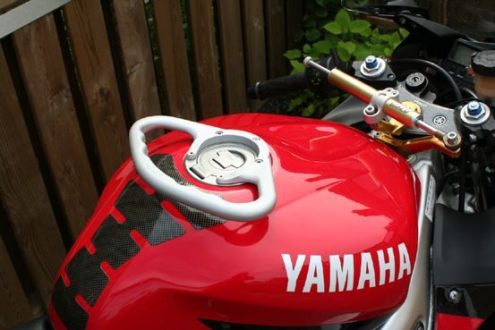 Maniglia serbatoio moto Yamaha a 5 viti A-Sider - Qualità Professional 2 Maniglia serbatoio moto Yamaha a 5 viti A-Sider - Qualità Professional - immagine 2