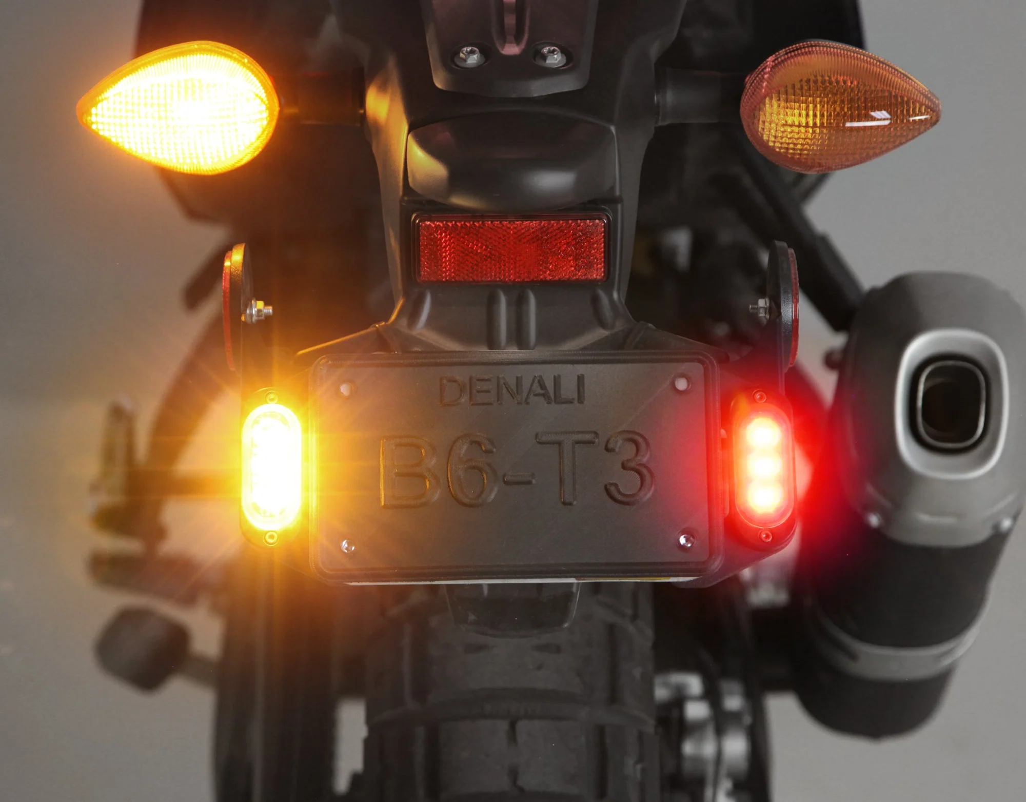 Placchette portatarga per indicatori di direzione T3 DENALI - Sicurezz 3 Placchette portatarga per indicatori di direzione T3 DENALI - Sicurezz - immagine 3