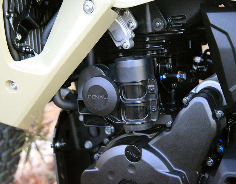 Staffa montaggio SoundBomb - Kawasaki KLR 650 '22- DENALI - Sicurezza 1 Staffa montaggio SoundBomb - Kawasaki KLR 650 '22- DENALI - Sicurezza