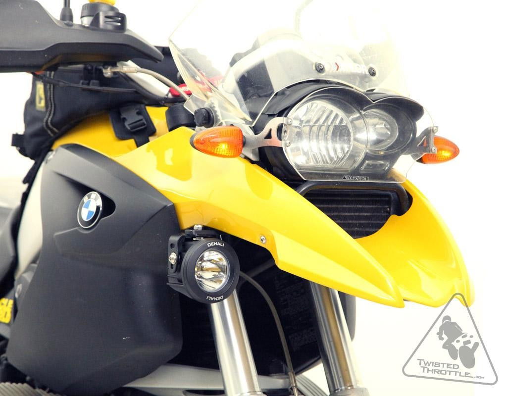Supporti montaggio faretti anteriori per BMW R 1200 GS '04-'12 DENALI 1 Supporti montaggio faretti anteriori per BMW R 1200 GS '04-'12 DENALI