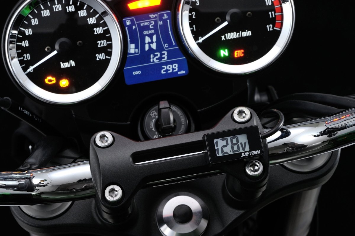 Voltmetro compatto 7.5 - 18 V Daytona - Qualità Professionale 3 Voltmetro compatto 7.5 - 18 V Daytona - Qualità Professionale - immagine 3