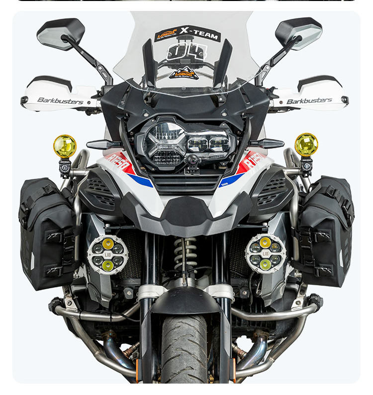 Borse gonfiabili moto LOBOO BHGB05T montate su entrambi i lati delle barre paramotore di una BMW R 1250 GS